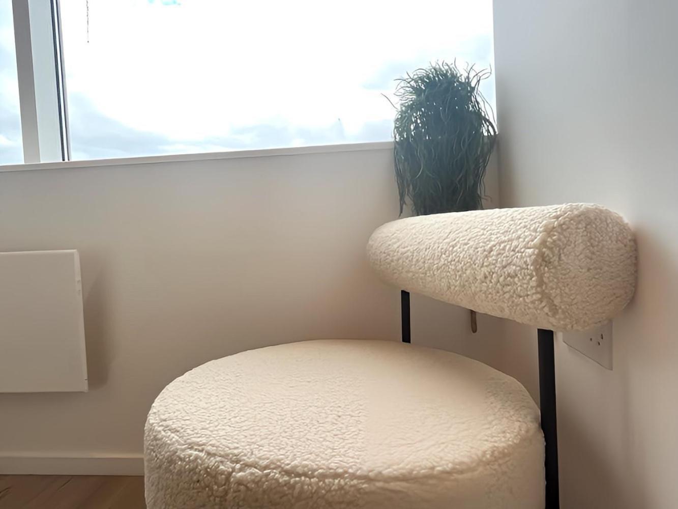 1Br Luxury Flat At Train Station - Long Stays Welcome - Just Ask Milton Keynes Bagian luar foto