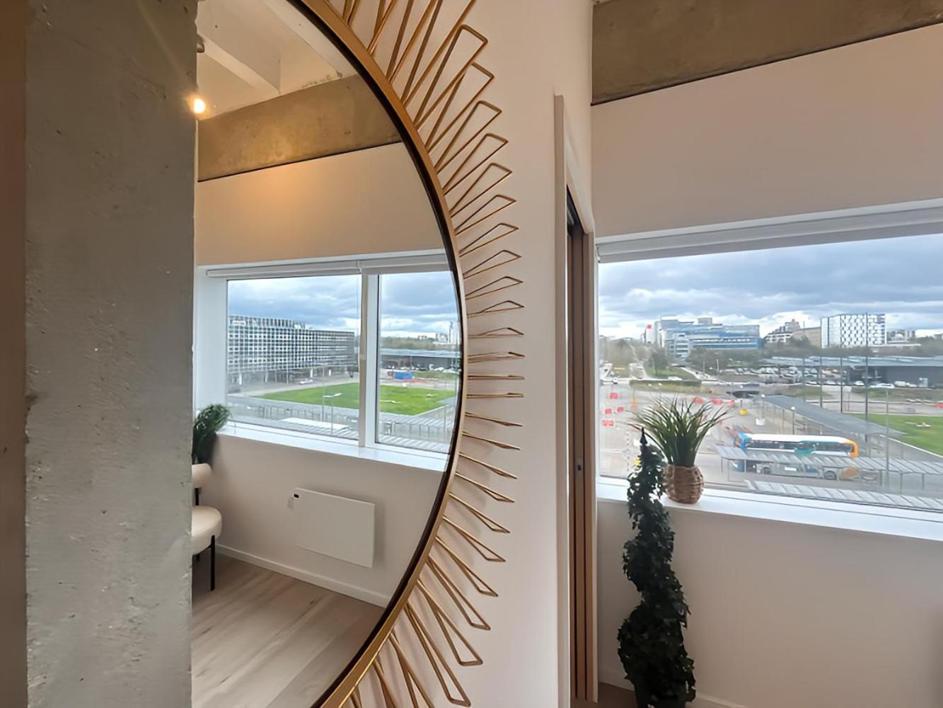 1Br Luxury Flat At Train Station - Long Stays Welcome - Just Ask Milton Keynes Bagian luar foto