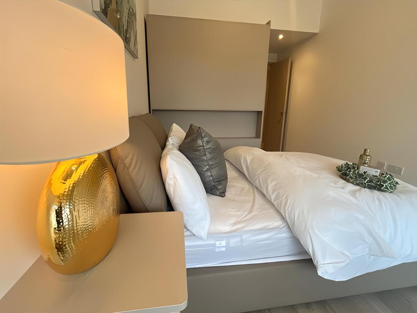1Br Luxury Flat At Train Station - Long Stays Welcome - Just Ask Milton Keynes Bagian luar foto