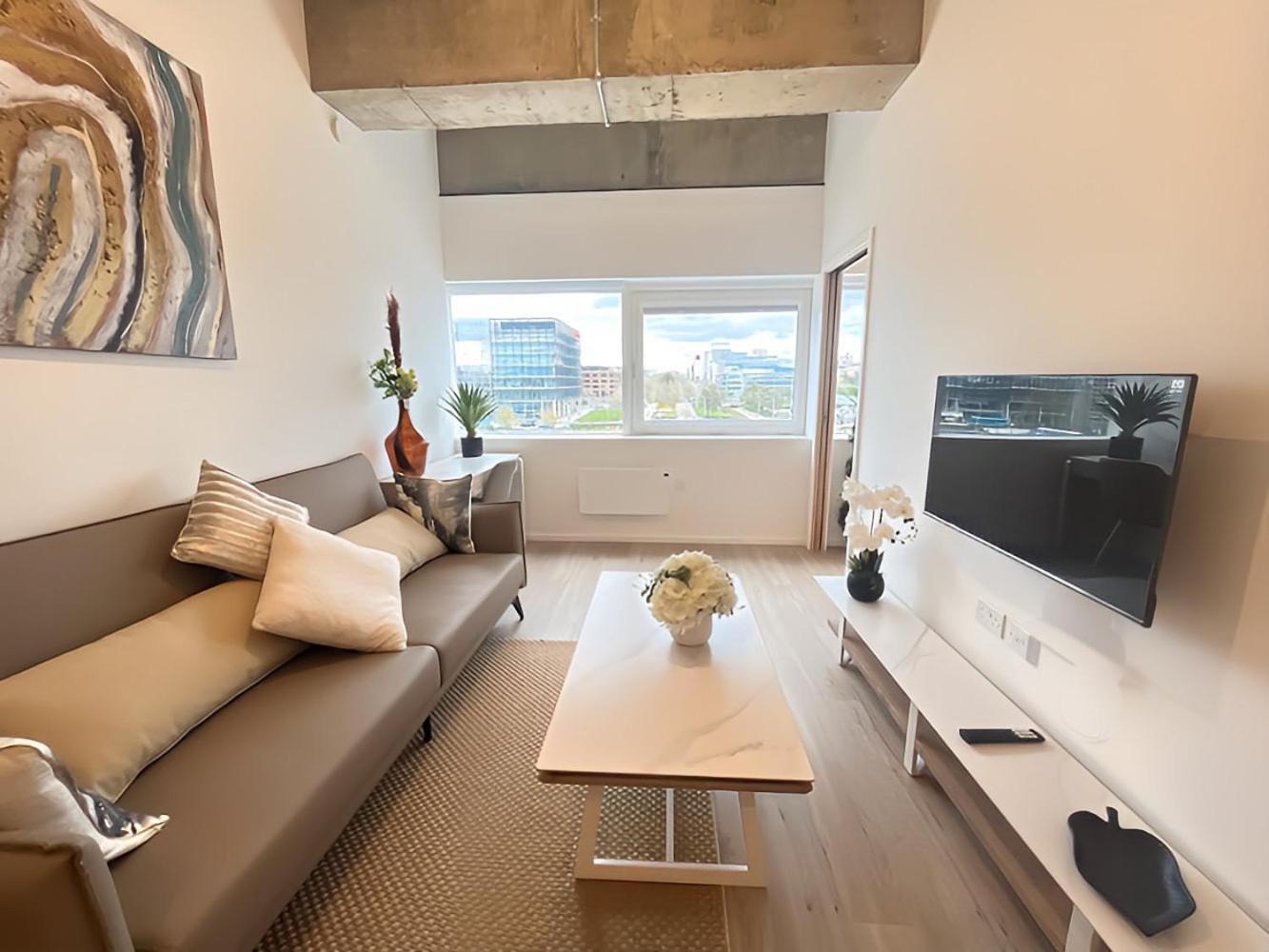 1Br Luxury Flat At Train Station - Long Stays Welcome - Just Ask Milton Keynes Bagian luar foto