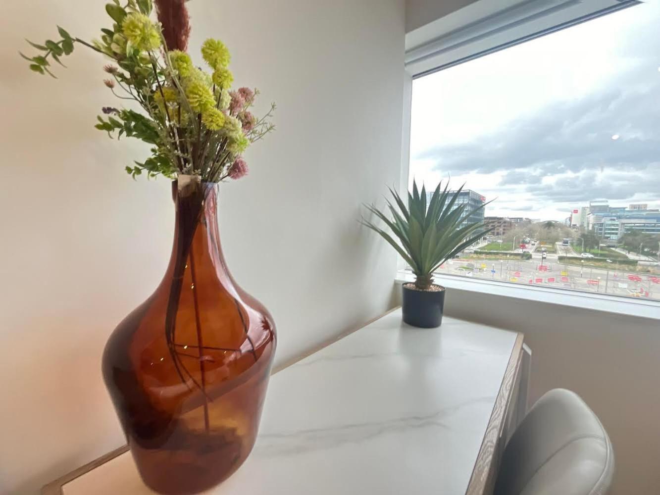 1Br Luxury Flat At Train Station - Long Stays Welcome - Just Ask Milton Keynes Bagian luar foto